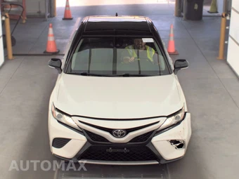2019 Toyota Camry XSE - miniatura 2