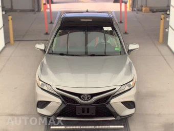 2019 Toyota Camry XSE - miniatura 2