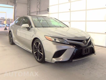 2019 Toyota Camry XSE - miniatura 3