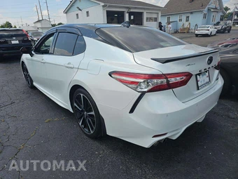 2019 Toyota Camry XSE - miniatura 2