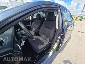 2019 Toyota Corolla LE Sedan - miniatura 3