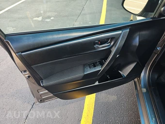 2019 Toyota Corolla LE Sedan - miniatura 9