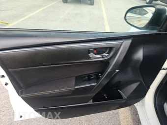 2019 Toyota Corolla LE Sedan – miniatura 9