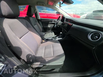 2019 Toyota Corolla LE Sedan – miniatura 8