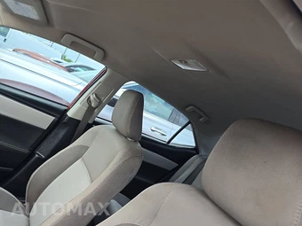 2019 Toyota Corolla LE Sedan - miniatura 17