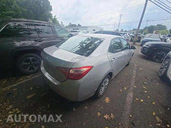 2019 Toyota Corolla LE Sedan – miniatura 3