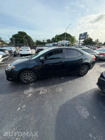 2019 Toyota Corolla LE Sedan - miniatura 10