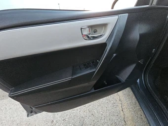 2019 Toyota Corolla LE Sedan - miniatura 9