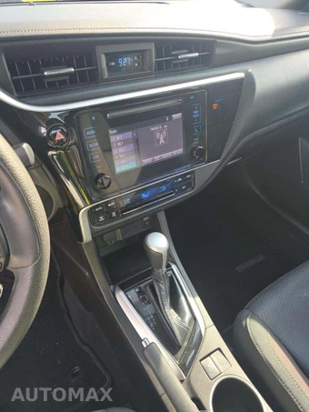 2019 Toyota Corolla LE Sedan - miniatura 10