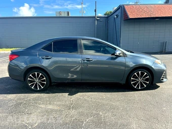 2019 Toyota Corolla SE Sedan - miniatura 8