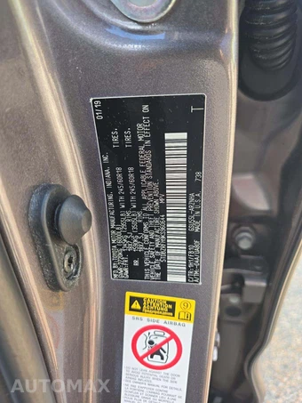 2019 Toyota Highlander LE - miniatura 2