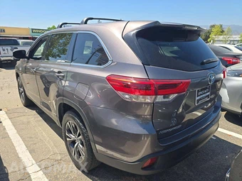 2019 Toyota Highlander LE – miniatura 2
