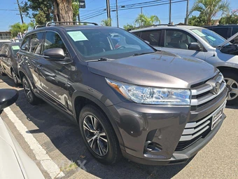 2019 Toyota Highlander LE – miniatura 4