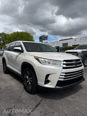 2019 Toyota Highlander LE - miniatura 3