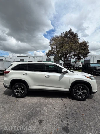 2019 Toyota Highlander LE - miniatura 4