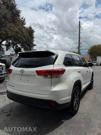 2019 Toyota Highlander LE - miniatura 5