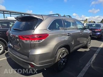 2019 Toyota Highlander LE – miniatura 4