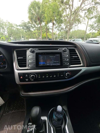 2019 Toyota Highlander LE - miniatura 10