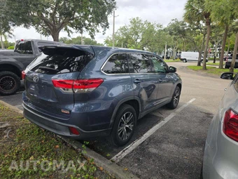 2019 Toyota Highlander LE - miniatura 3