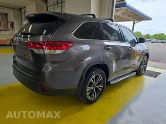 2019 Toyota Highlander LE – miniatura 4