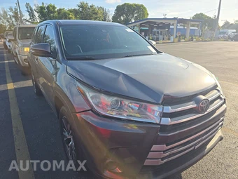 2019 Toyota Highlander LE - miniatura 3