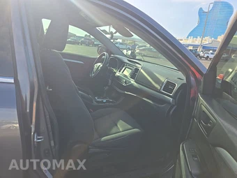 2019 Toyota Highlander LE - miniatura 8
