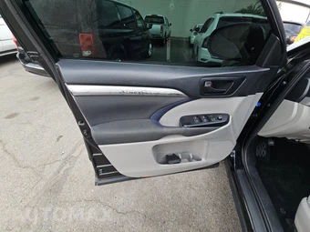 2019 Toyota Highlander LE – miniatura 9