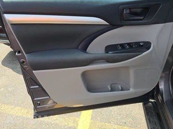 2019 Toyota Highlander LE - miniatura 9