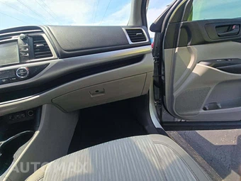 2019 Toyota Highlander LE Plus – miniatura 17