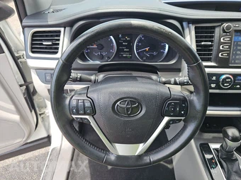 2019 Toyota Highlander LE Plus - miniatura 10