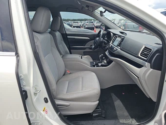 2019 Toyota Highlander LE Plus - miniatura 8