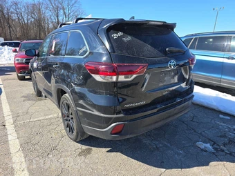 2019 Toyota Highlander SE - miniatura 4