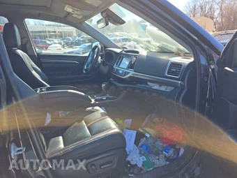 2019 Toyota Highlander SE - miniatura 9