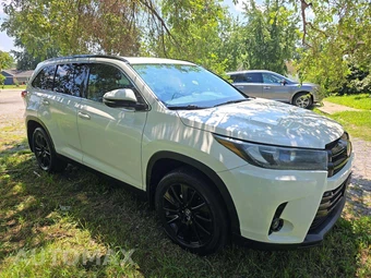 2019 Toyota Highlander SE - miniatura 4