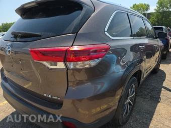 2019 Toyota Highlander XLE - miniatura 4