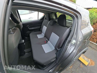 2019 Toyota Prius c L - miniatura 13
