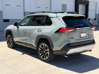 2019 Toyota RAV4 Adventure - miniatura 3