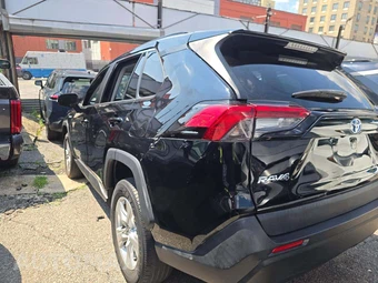 2019 Toyota RAV4 Hybrid LE - miniatura 2