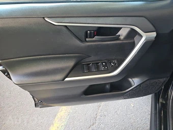 2019 Toyota RAV4 Hybrid LE – miniatura 9