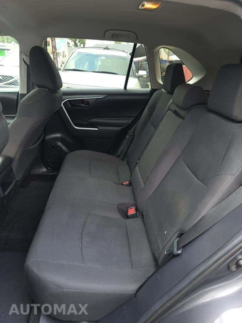 2019 Toyota RAV4 LE - miniatura 13