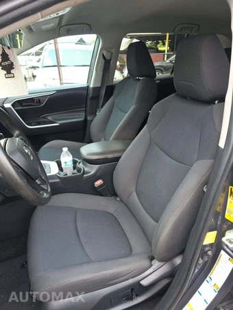 2019 Toyota RAV4 LE - miniatura 6