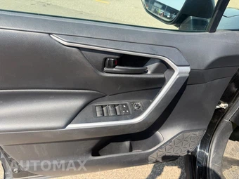 2019 Toyota RAV4 LE - miniatura 25