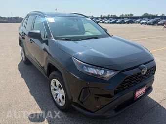 2019 Toyota RAV4 LE - miniatura 3
