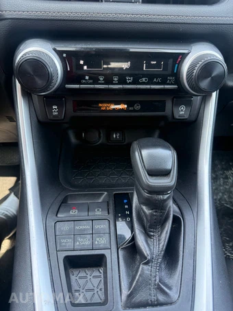 2019 Toyota RAV4 LE - miniatura 32