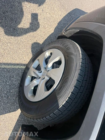 2019 Toyota RAV4 LE - miniatura 36