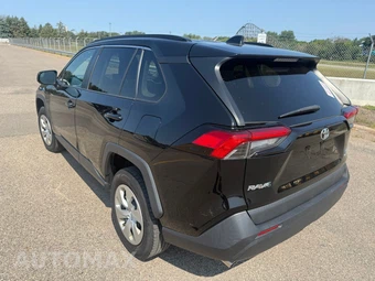 2019 Toyota RAV4 LE - miniatura 6