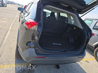 2019 Toyota RAV4 LE - miniatura 16