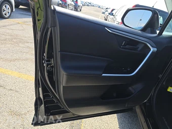 2019 Toyota RAV4 LE - miniatura 9