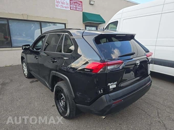 2019 Toyota RAV4 LE – miniatura 2