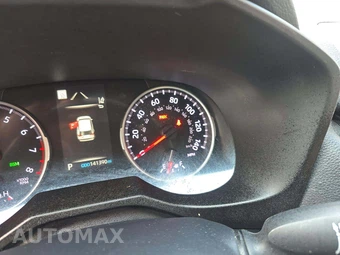 2019 Toyota RAV4 LE – miniatura 9